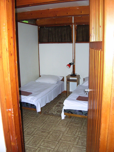 DSCN0011.JPG - Naše ložnice v kempu Vadvirag v Balatonlelle
